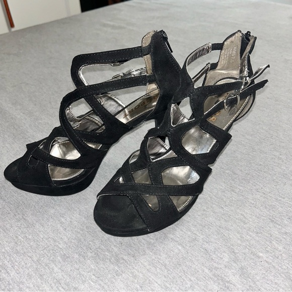 Report Strapy Heels size 8 - Picture 8 of 8